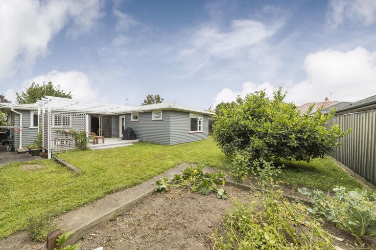 Photo of property in 12 Parata Street, Hokowhitu, Palmerston North, 4410