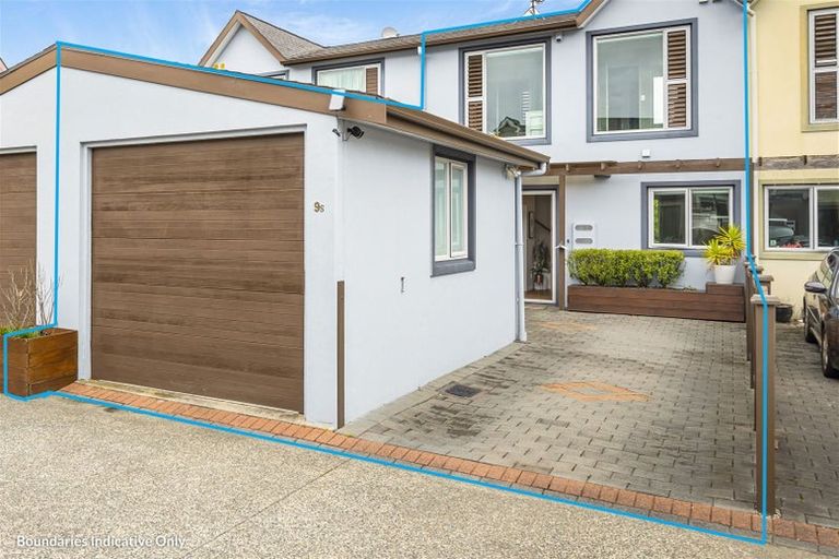 Photo of property in 9s Clearwater Cove, West Harbour, Auckland, 0618