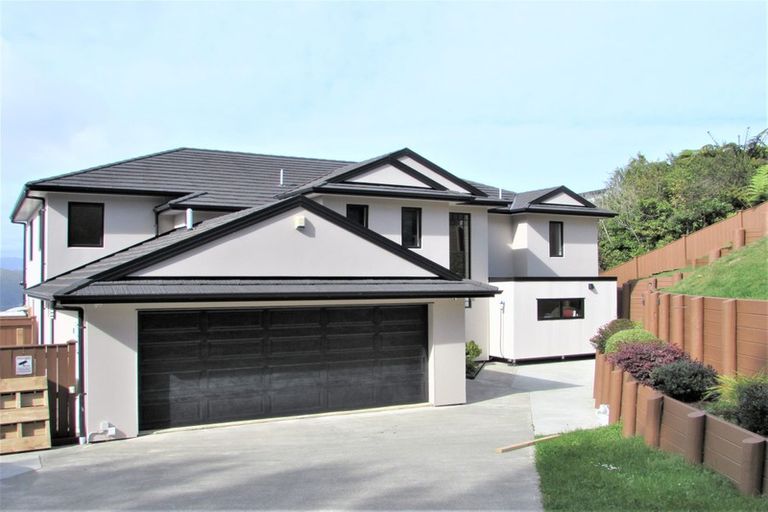 Photo of property in 38 Arahiwi Grove, Tirohanga, Lower Hutt, 5010