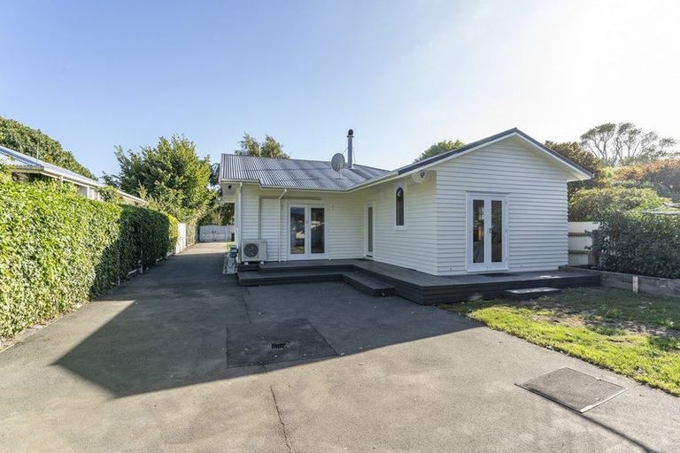 Photo of property in 100 Retreat Road, Avonside, Christchurch, 8061