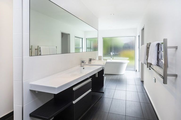 Photo of property in 107 Gardiners Road, Harewood, Christchurch, 8051