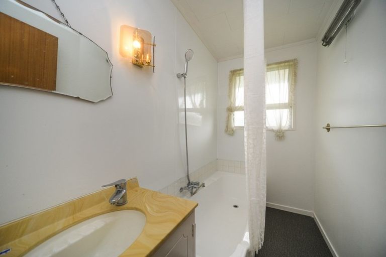 Photo of property in 17 Anaru Place, Awapuni, Palmerston North, 4412