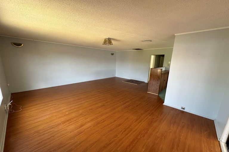 Photo of property in 1/50 Tudor Road, Henderson, Auckland, 0610