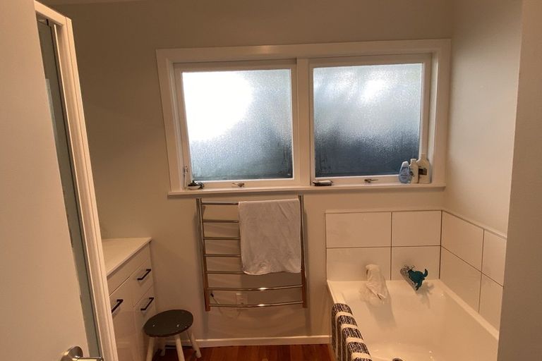 Photo of property in 8 Beswick Place, Birkdale, Auckland, 0626