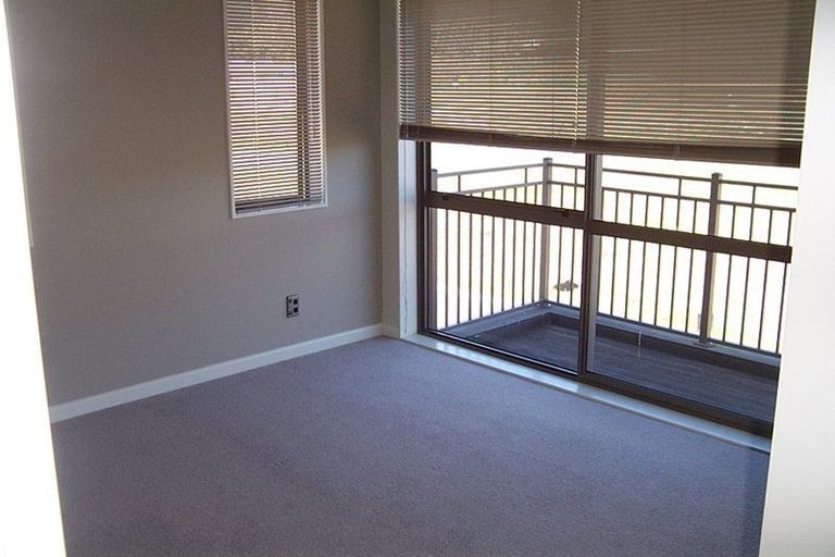 Photo of property in 19 Bluewater Place, Paraparaumu, 5032