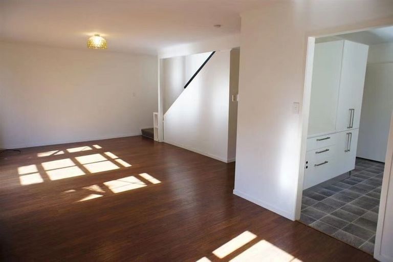 Photo of property in 2/2b Sunnynook Road, Sunnynook, Auckland, 0620