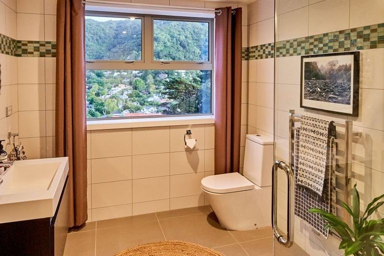 Photo of property in 4 Wilmore Way, Lowry Bay, Lower Hutt, 5013