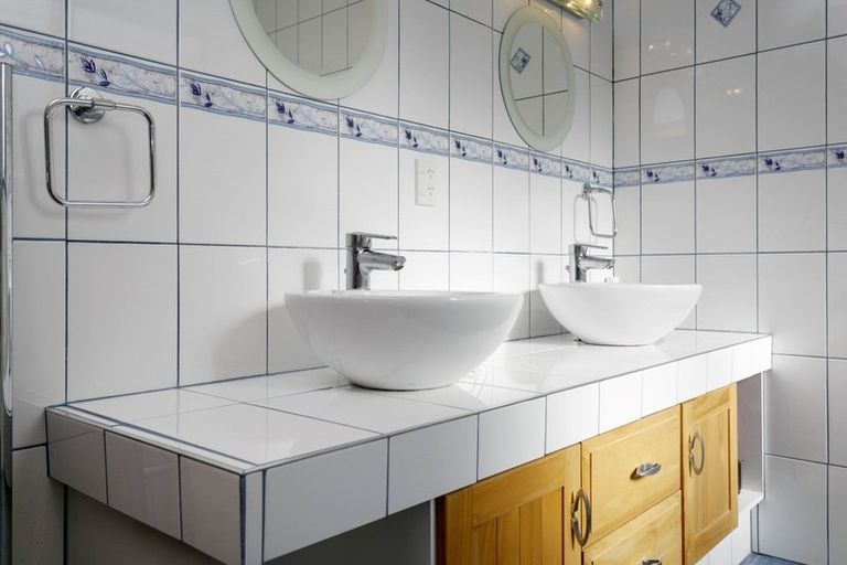 Photo of property in 35 Te Moenga Park, Acacia Bay, Taupo, 3330