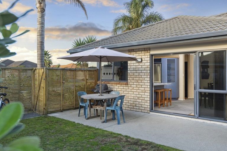 Photo of property in 34 Mcleod Place, Papamoa Beach, Papamoa, 3118