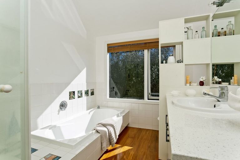 Photo of property in 2/76 Norwood Road, Bayswater, Auckland, 0622