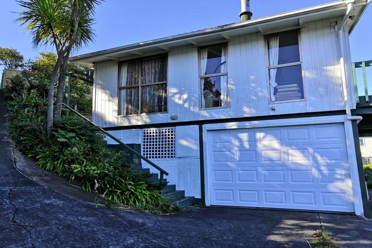 Photo of property in 18 Glenveagh Drive, Mount Roskill, Auckland, 1041