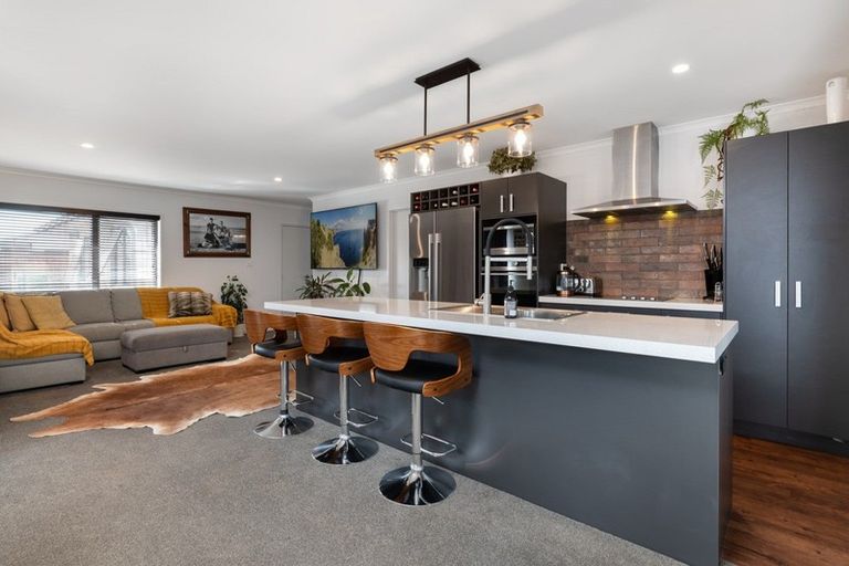 Photo of property in 130 Puhirake Crescent, Pyes Pa, Tauranga, 3112