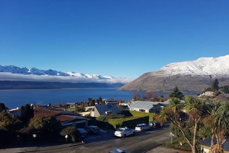 Photo of property in 32 Avalon Crescent, Fernhill, Queenstown, 9300