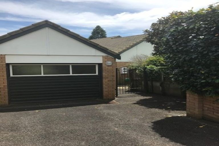 Photo of property in 2/55 Moore Street, Howick, Auckland, 2014