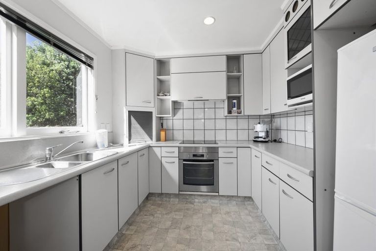 Photo of property in 6 Tirita Street, Kawaha Point, Rotorua, 3010