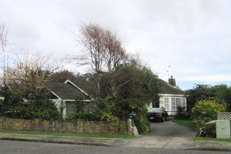Photo of property in 8 Rawene Street, Waikanae, 5036