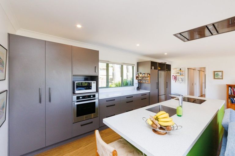 Photo of property in 121 Cashmere Drive, Fitzherbert, Palmerston North, 4410