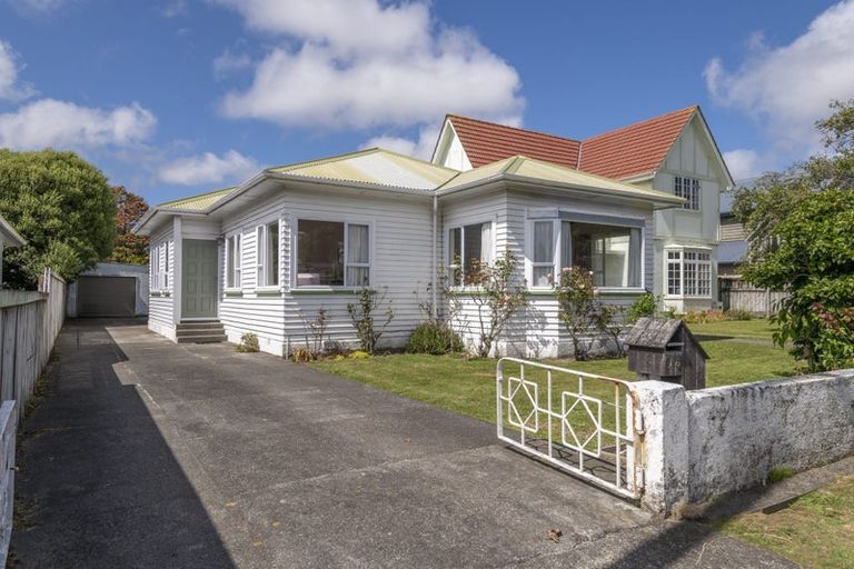 Photo of property in 16 Cambridge Street, Tawa, Wellington, 5028