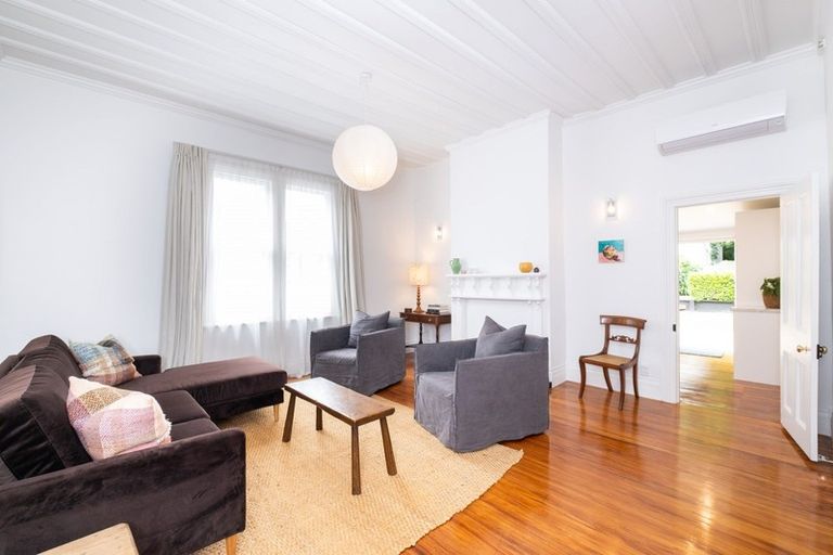 Photo of property in 107 Shakespeare Road, Bluff Hill, Napier, 4110