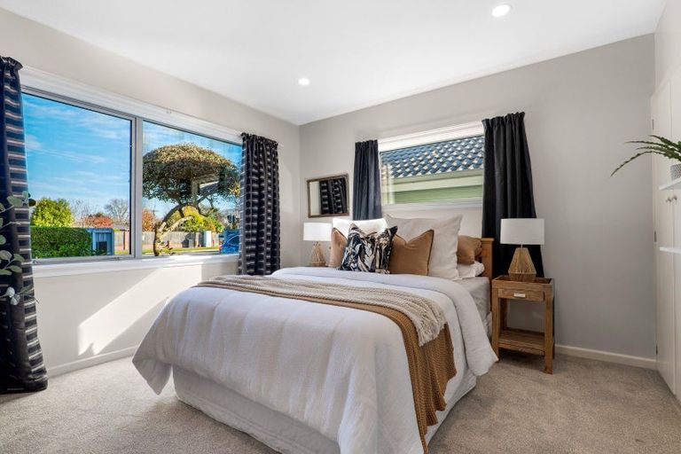 Photo of property in 100 Memorial Avenue, Ilam, Christchurch, 8053