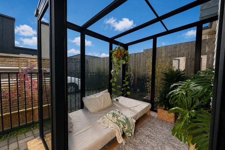 Photo of property in 12f Hewlett Road, Massey, Auckland, 0614