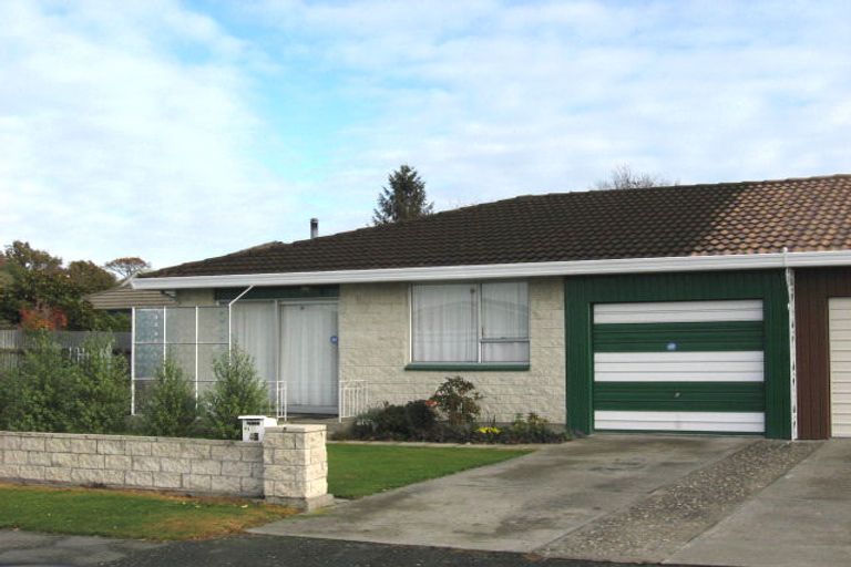 Photo of property in 2/10 Nyoli Street, Northcote, Christchurch, 8052