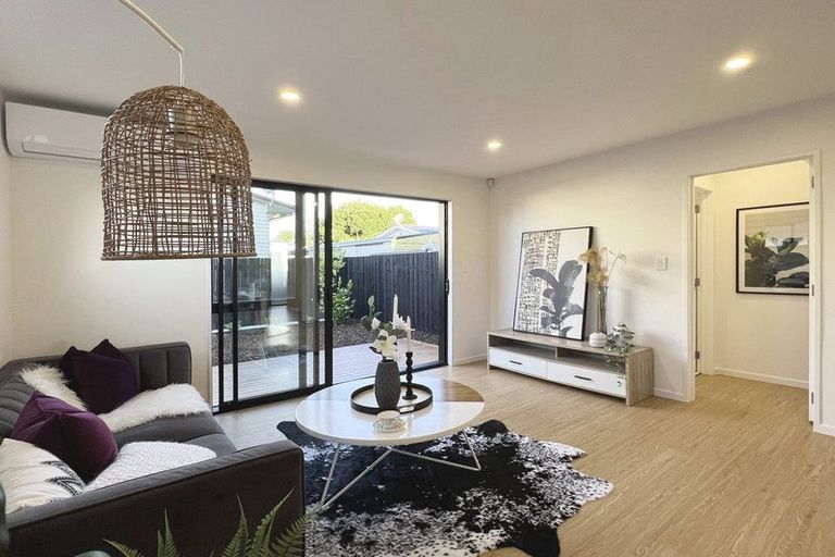 Photo of property in 1/17 Rewarewa Road, Te Atatu Peninsula, Auckland, 0610