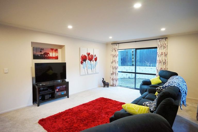 Photo of property in 26 Barlow Place, Chatswood, Auckland, 0626