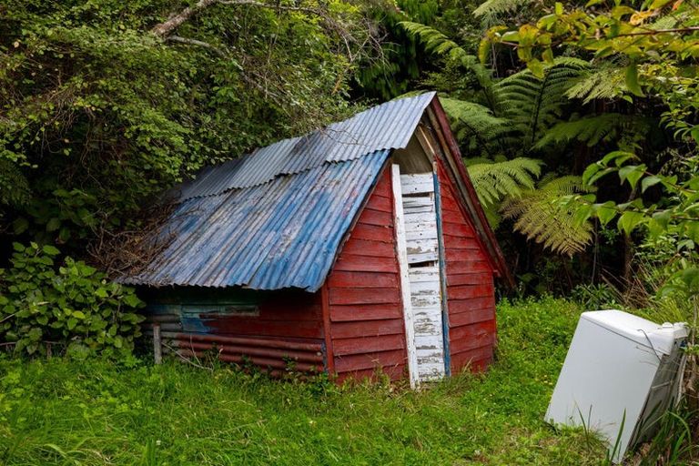 Photo of property in 1974 Queen Charlotte Drive, Momorangi Bay, Picton, 7281