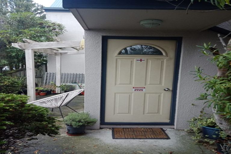 Photo of property in 2/218 Edgeware Road, Edgeware, Christchurch, 8013