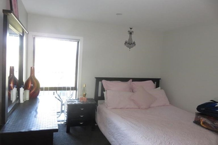 Photo of property in 32 Mervyn Kemp Drive, Tawa, Wellington, 5028