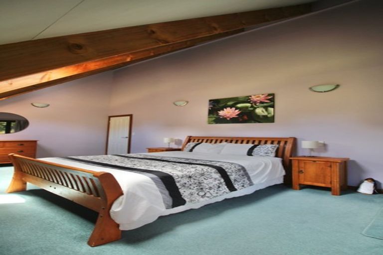 Photo of property in 2 Cascade Avenue, Waiatarua, Auckland, 0604