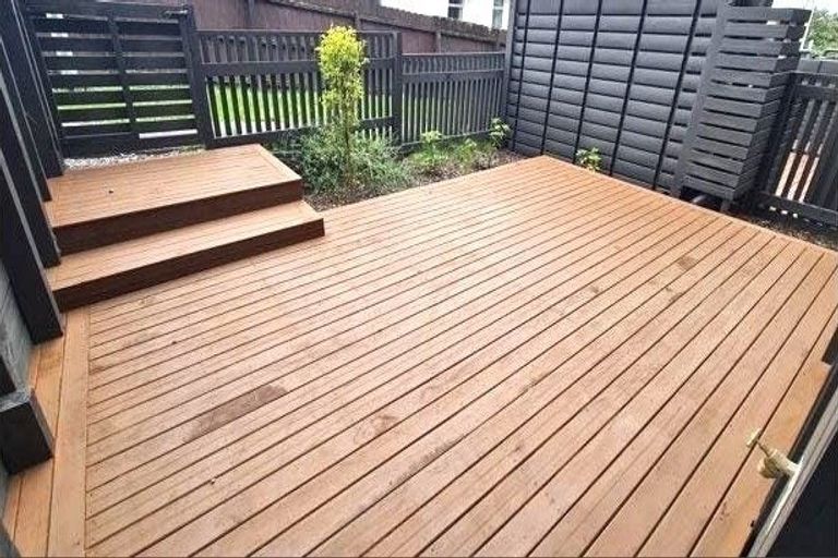 Photo of property in 3/26 Buscomb Avenue, Henderson, Auckland, 0610