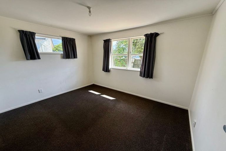 Photo of property in 46 Taipari Road, Te Atatu Peninsula, Auckland, 0610