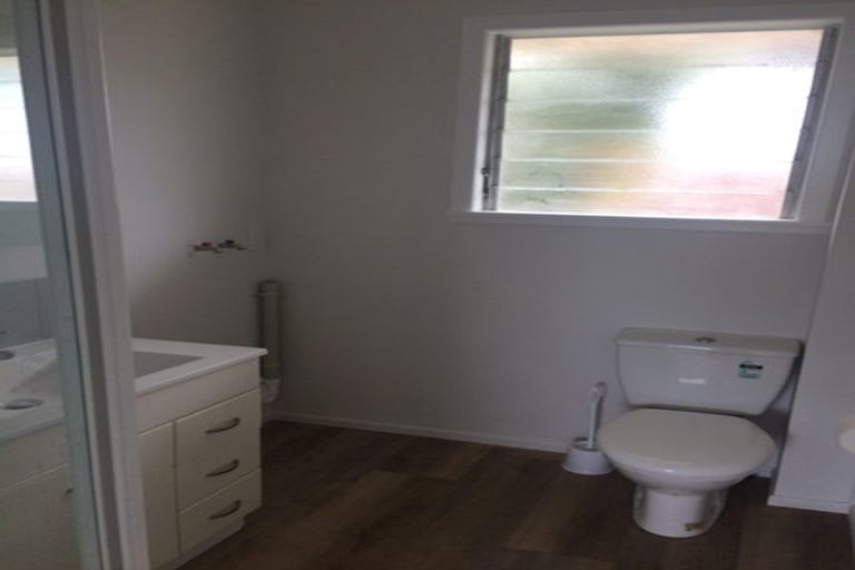 Photo of property in 10/219 Onewa Road, Birkenhead, Auckland, 0626