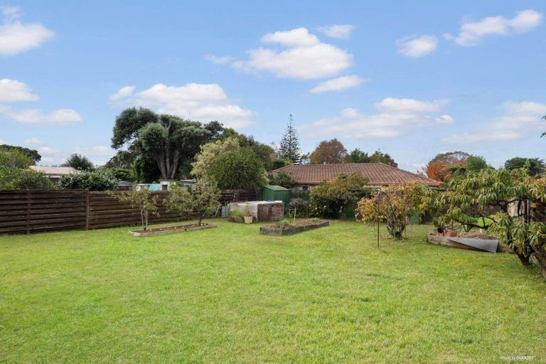 Photo of property in 49 Yeovil Road, Te Atatu Peninsula, Auckland, 0610