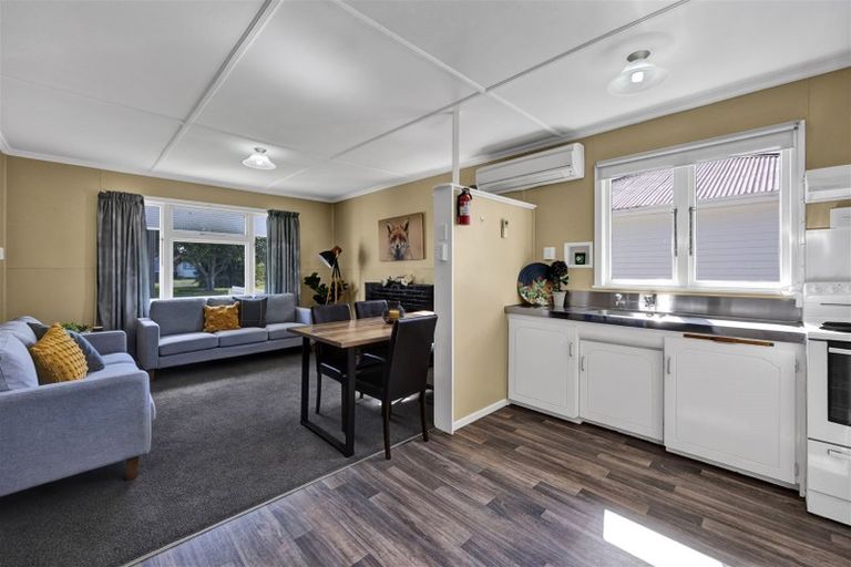 Photo of property in 84 Broadway, Waitara, 4320