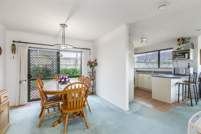Photo of property in 69 Lothian Brae, Wattle Downs, Auckland, 2103