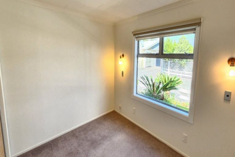 Photo of property in 1/246 Courtenay Street, Strandon, New Plymouth, 4312