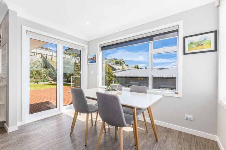 Photo of property in 14 Canary Way, Whitby, Porirua, 5024