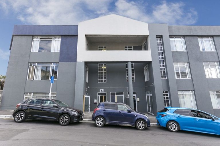 Photo of property in 8b Lipman Street, Mount Victoria, Wellington, 6011