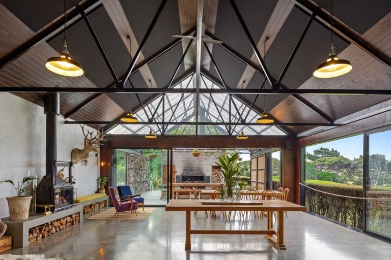 Photo of property in 376 Taiapa Road, Muriwai, Waimauku, 0881