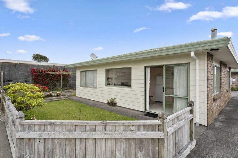 Photo of property in 2/219 Mangorei Road, Merrilands, New Plymouth, 4312