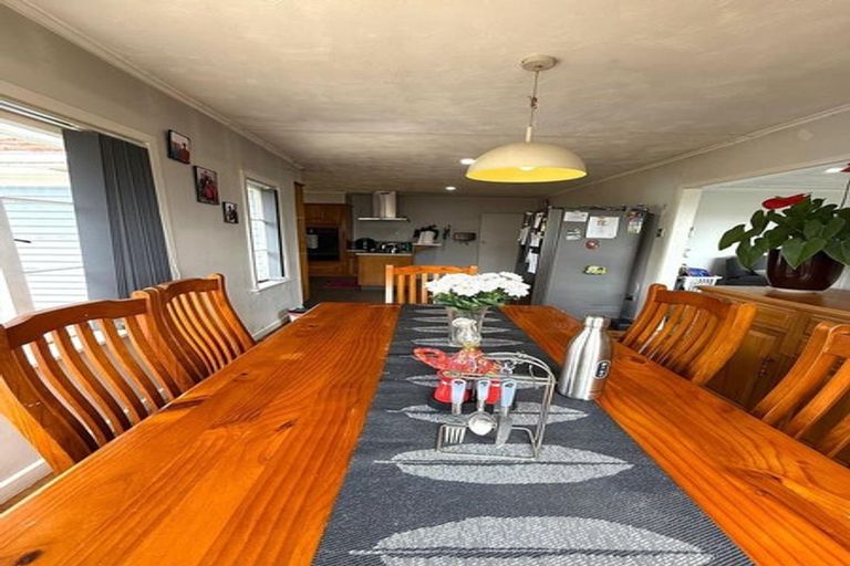 Photo of property in 205 Titirangi Road, Titirangi, Auckland, 0604