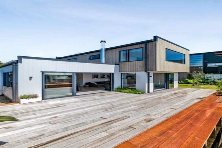 Photo of property in 5b Strandon Place, Strandon, New Plymouth, 4312