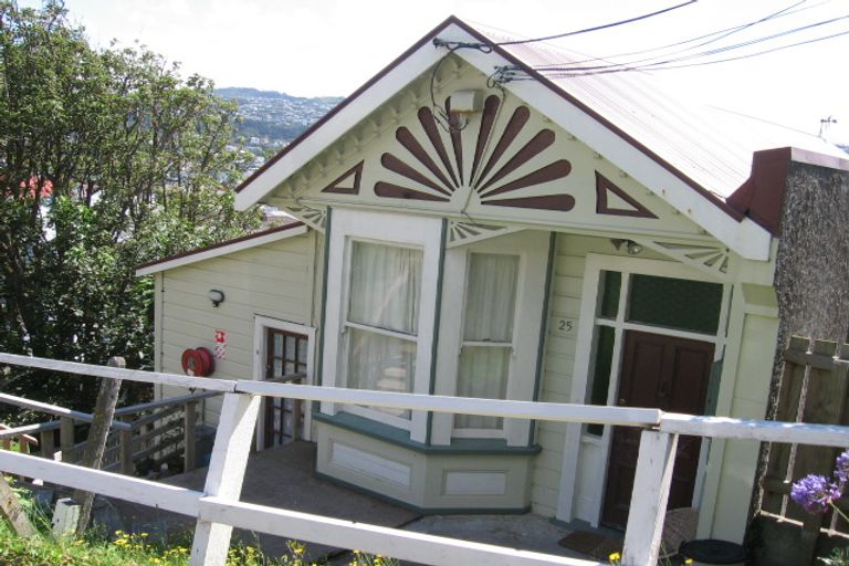 Photo of property in 25a Earls Terrace, Mount Victoria, Wellington, 6011