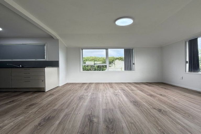 Photo of property in 16 Gloaming Place, Conifer Grove, Takanini, 2112