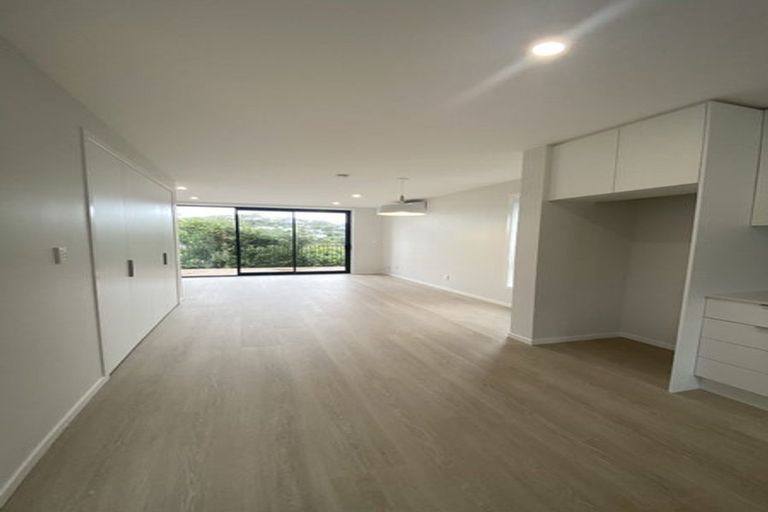 Photo of property in 68 Tiketike Way, Brooklyn, Wellington, 6021