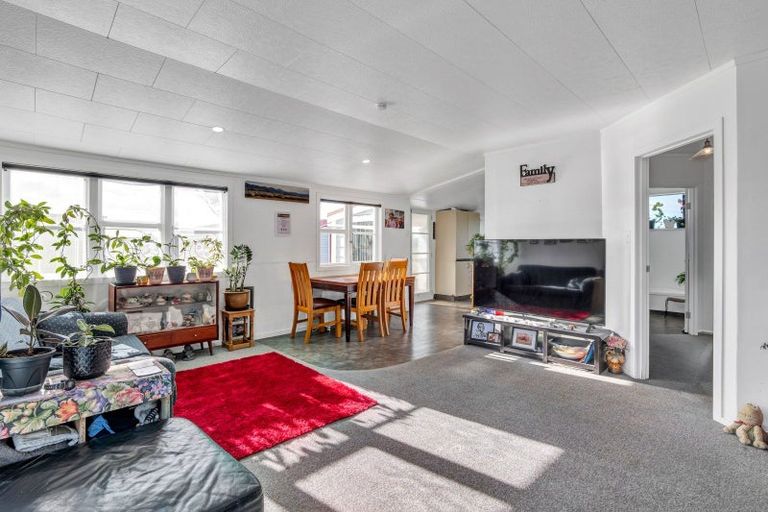 Photo of property in 6 Egmont Street, Normanby, Hawera, 4614