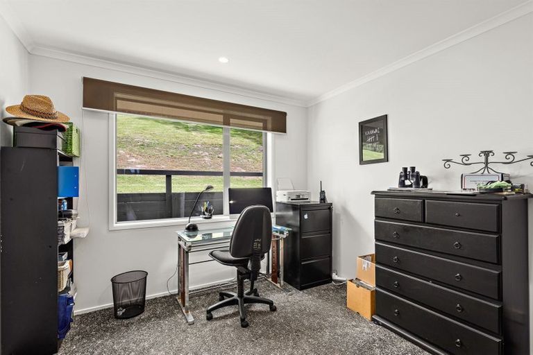 Photo of property in 3b Hobbs Road, Matakatia, Whangaparaoa, 0930